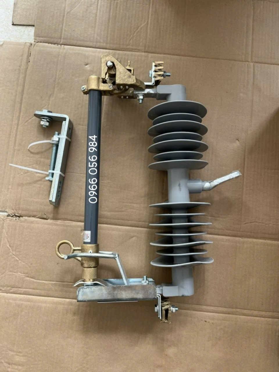 Cầu chì tự rơi FCO 24kV có sẵn, alo là giao liền 👉0966 056 984