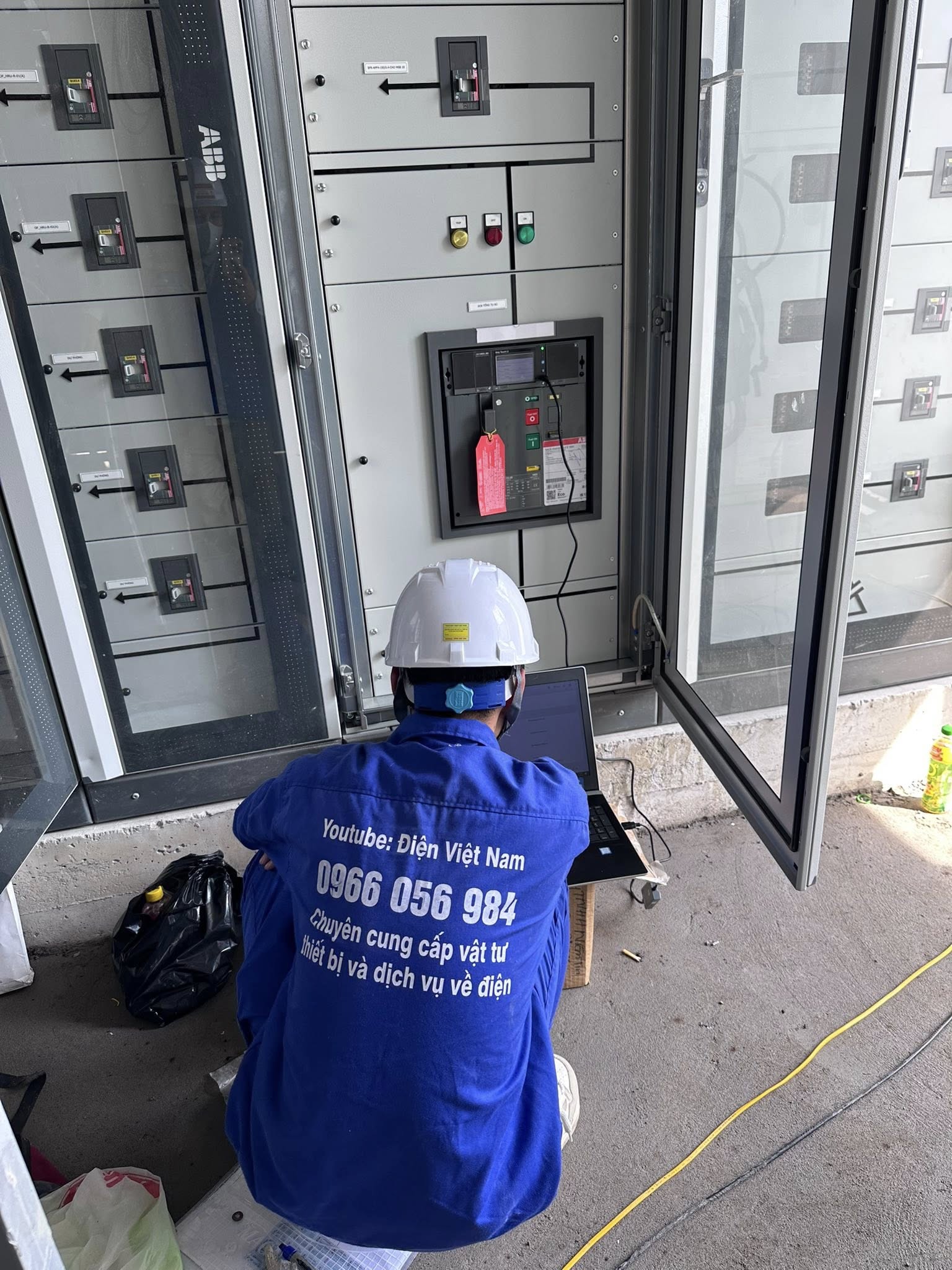 Làm vì đam mê chứ chả có xiền - Công việc hàng ngày của các kỹ sư điện - Cung cấp các dịch vụ về điện 👉0966 056 984