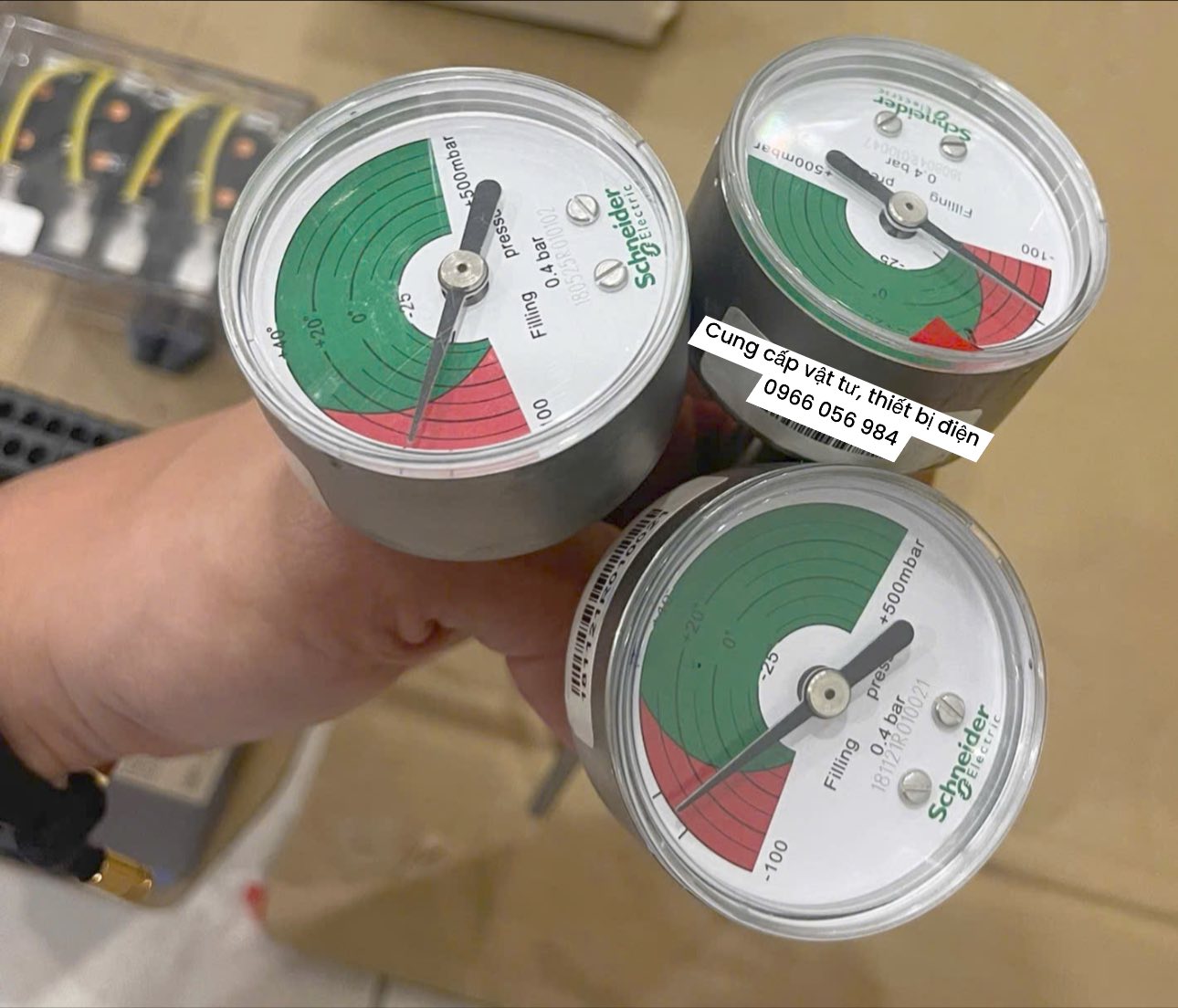 Đồng hồ báo áp suất khí SF6 tủ SM6 hãng Schneider có sẵn 👉0966 056 984