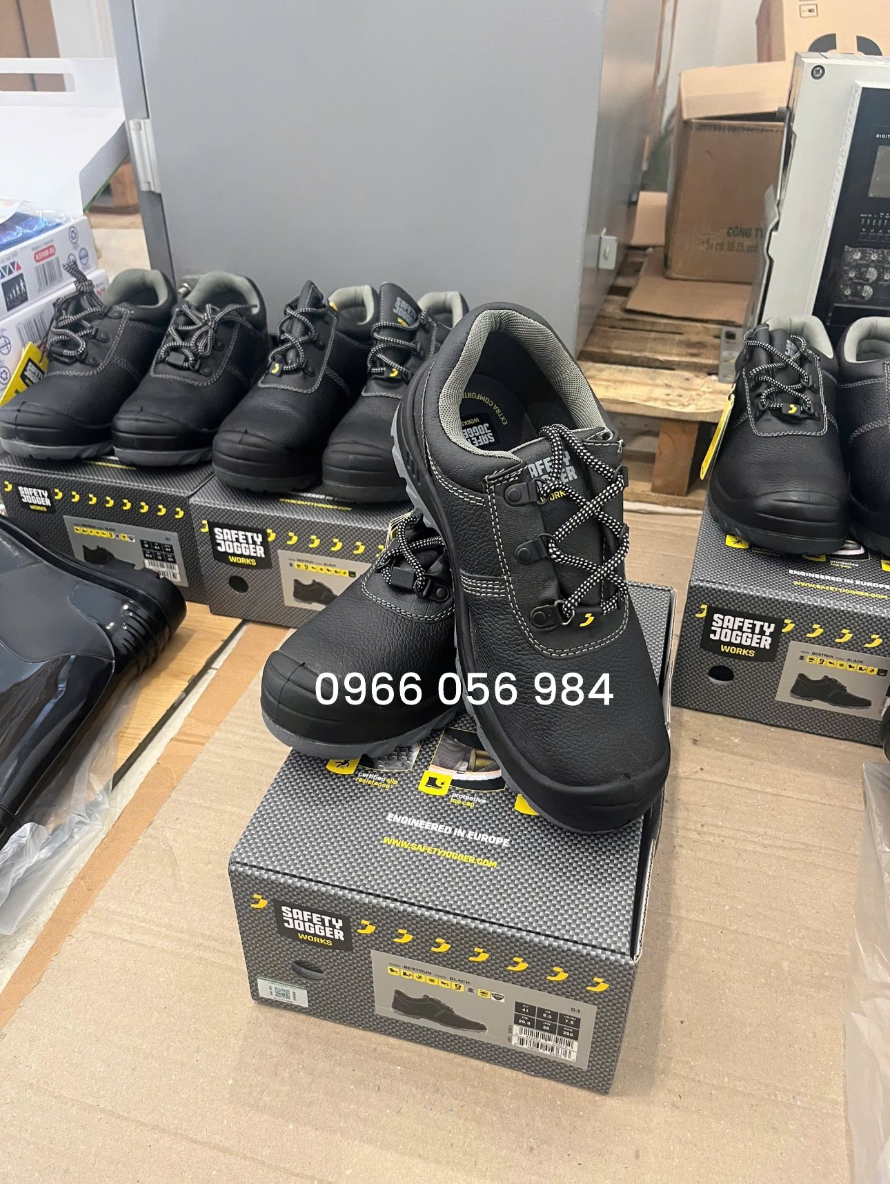 Lên đường phục vụ bà con - Cung cấp vật tư và bảo hộ lao động điện 👉0966 056 984