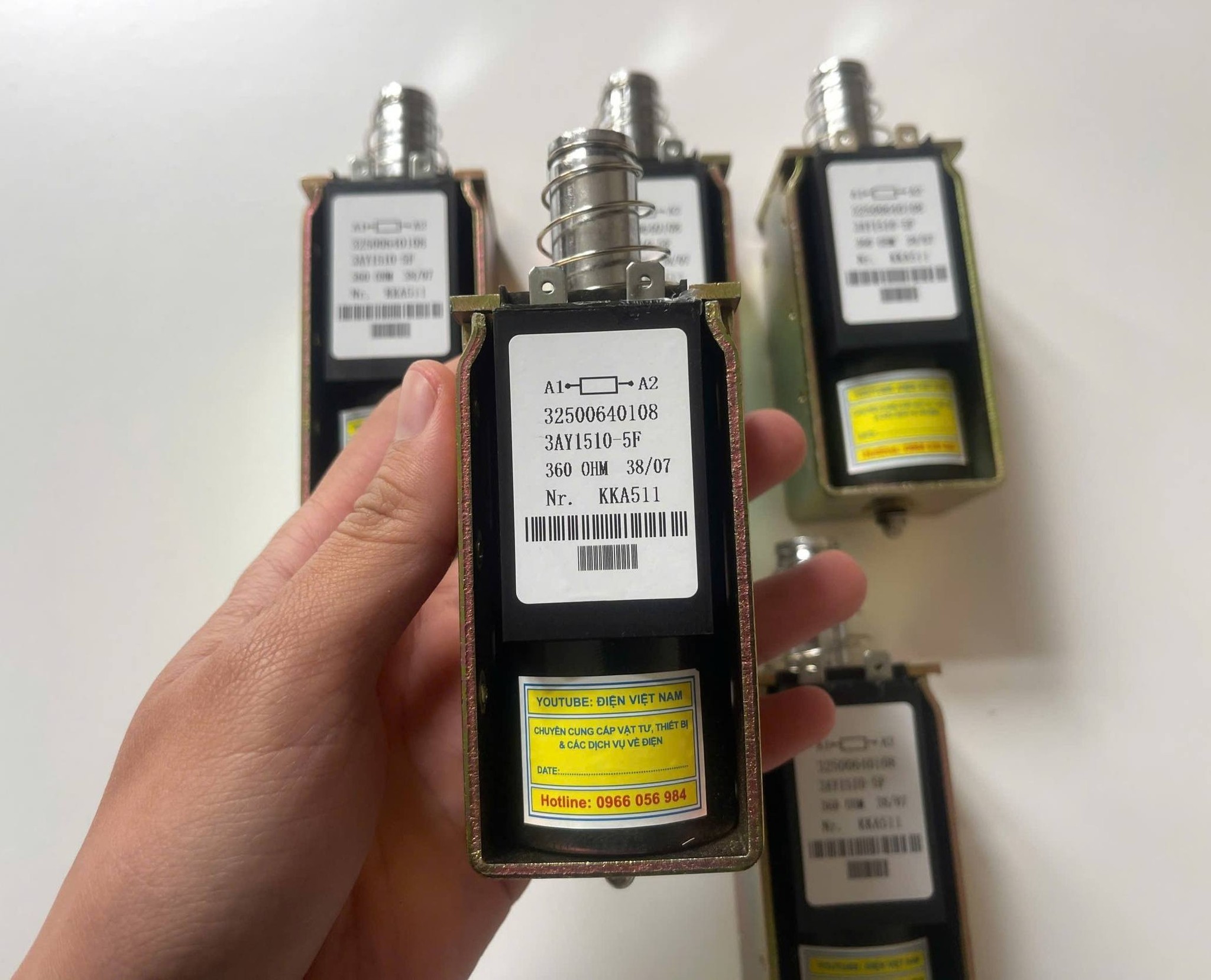 Cuộn đóng, cuộn cắt máy cắt Siemens có sẵn phục vụ bà con - Cung cấp máy cắt và phụ kiện ---