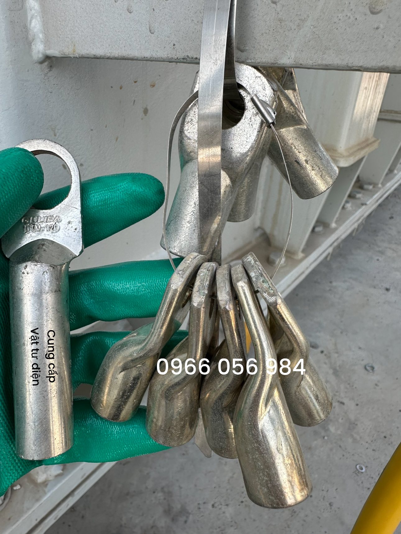 Cos to nhỏ bên e có sẵn phục vụ bà con, alo là giao tại công trường ---