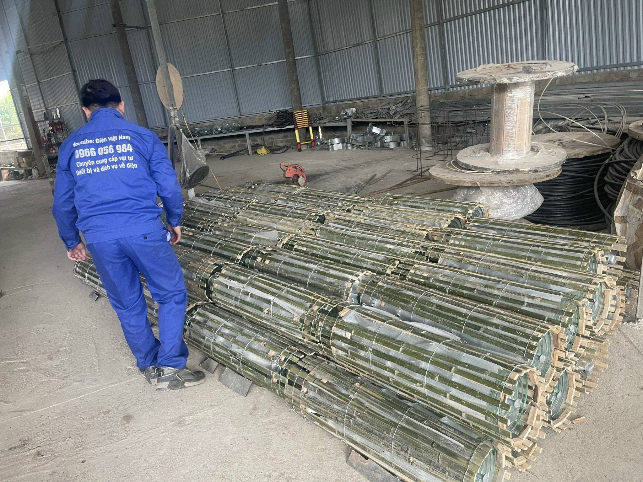 Bát sứ thủy tinh + phụ kiện có sẵn sll phục vụ bà con - Cung cấp vật tư xây lắp đường dây và trạm biến áp