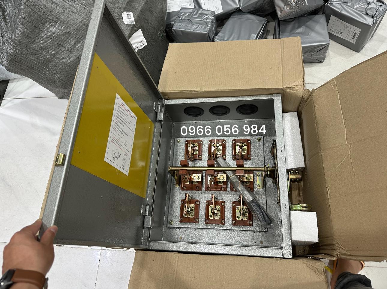 Cầu dao đảo chiều 3 pha 3 cực có sẵn phục vụ bà con, alo là giao liền 👉0966 056 984