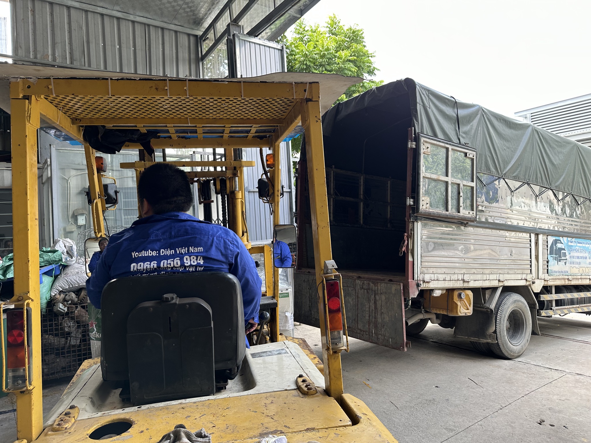 Tủ Schneider có sẵn, alo là lên xe 👉0966 056 984